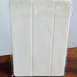 IPad Cover in White